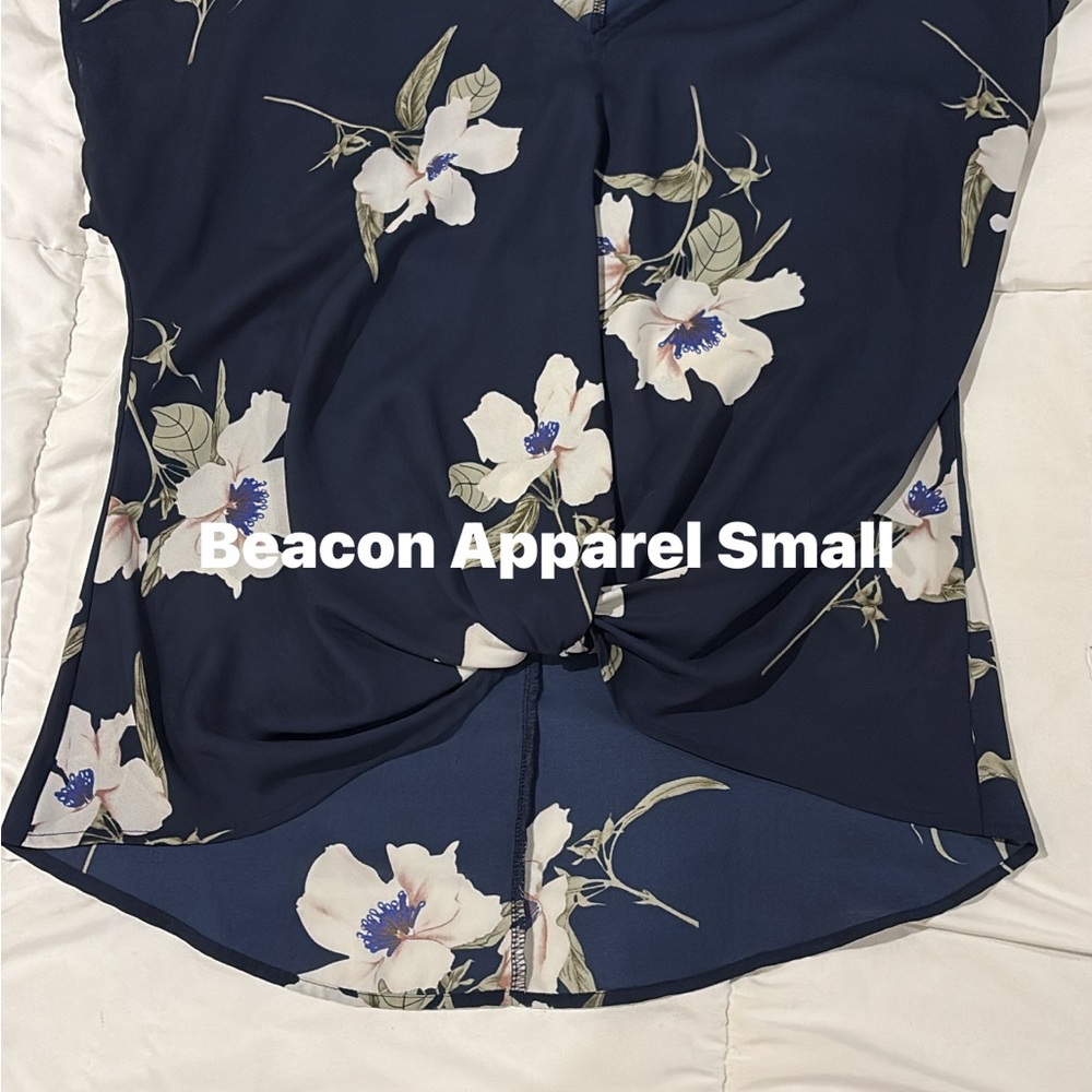 Beacon Apparel Women's Navy Floral Twist-Front Blouse